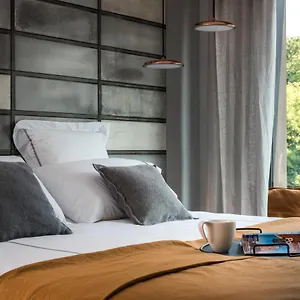  Apartment Academia
